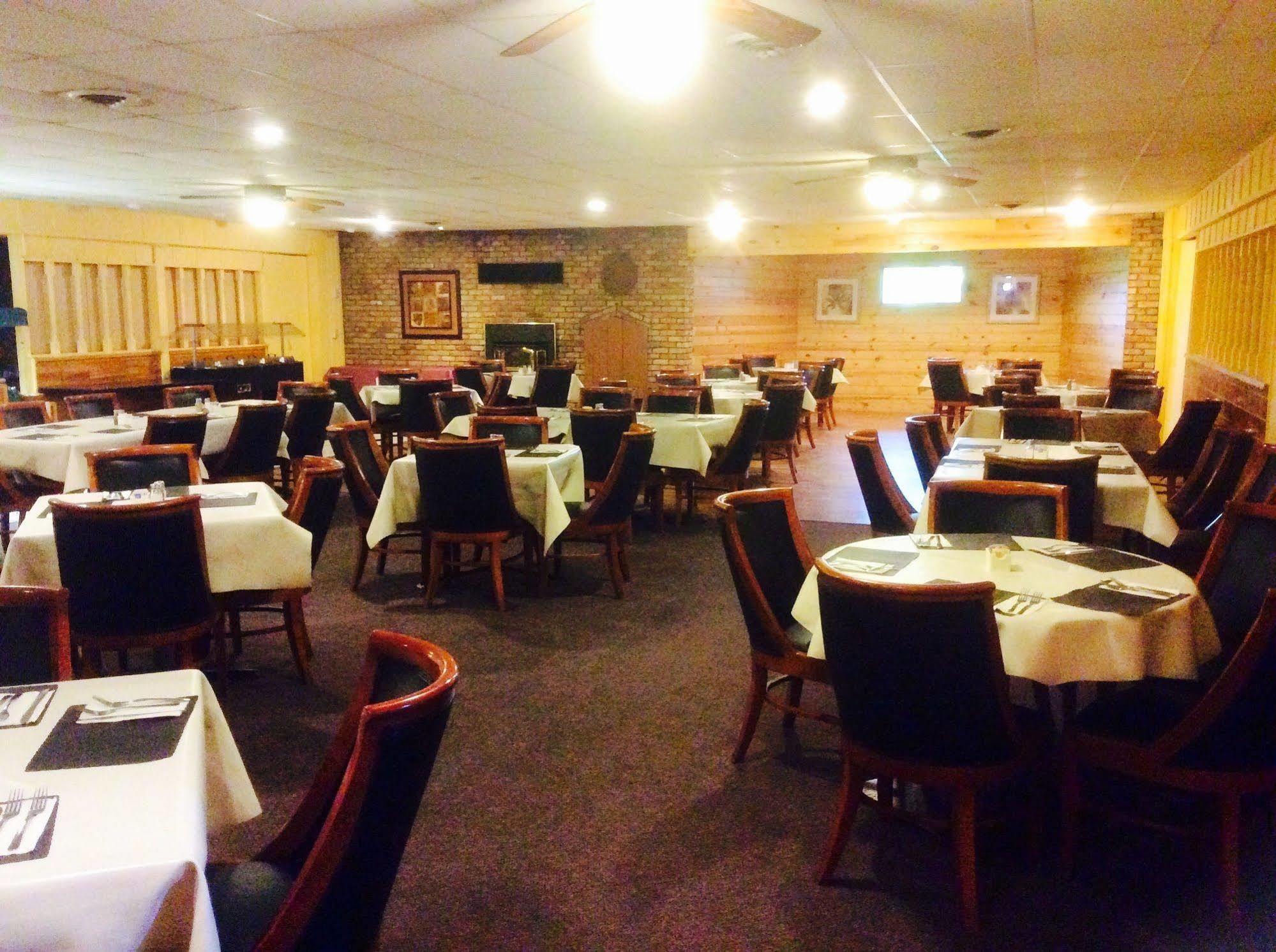 Forty Club Inn Deerwood Экстерьер фото