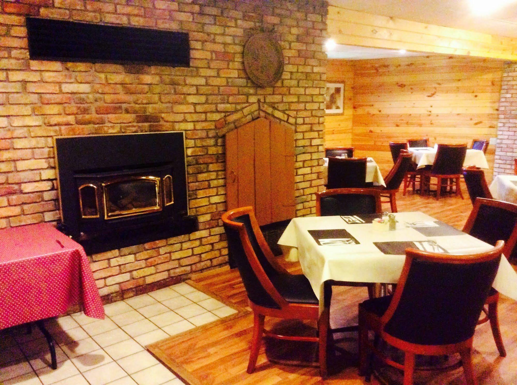 Forty Club Inn Deerwood Экстерьер фото