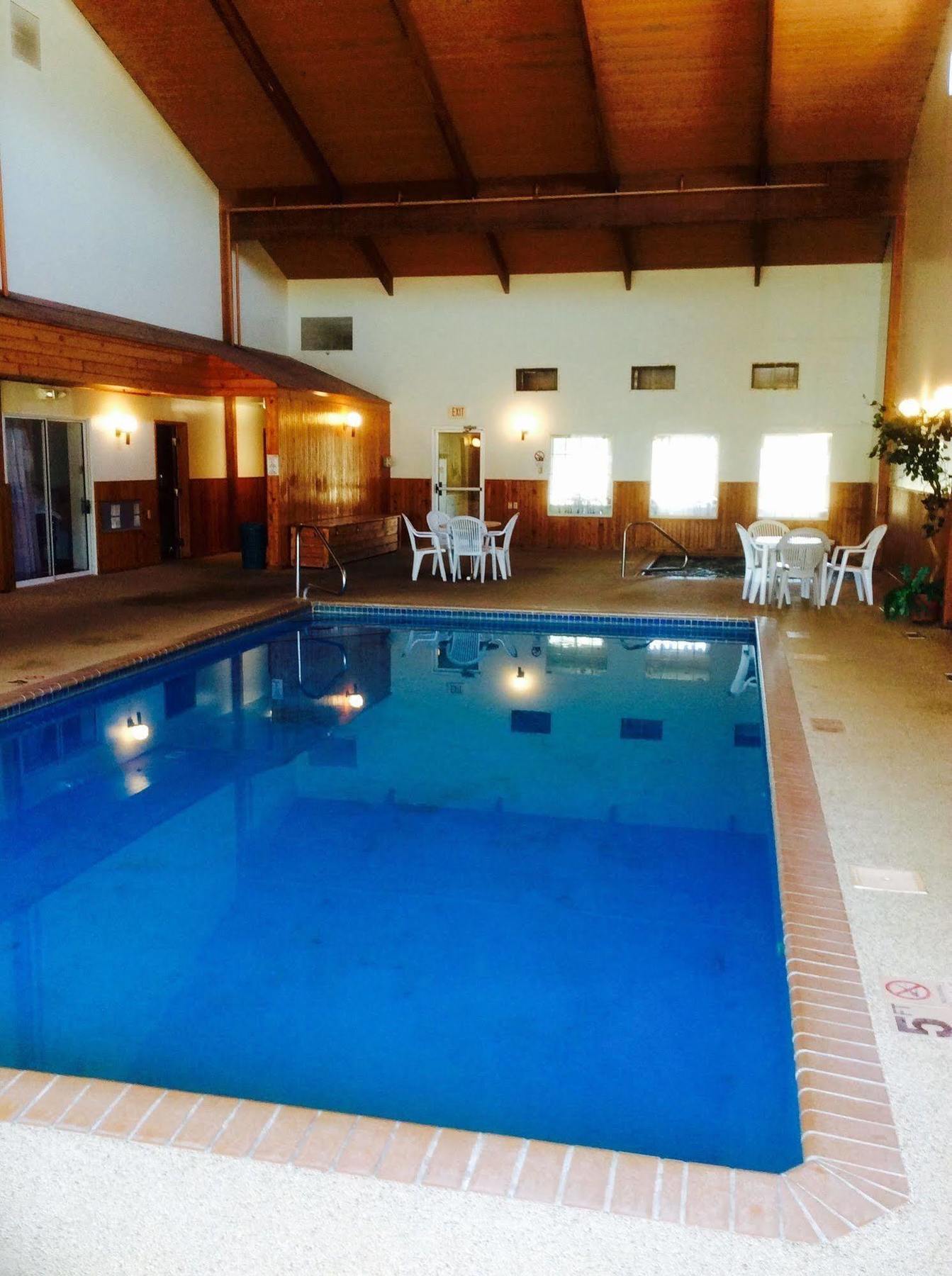 Forty Club Inn Deerwood Экстерьер фото